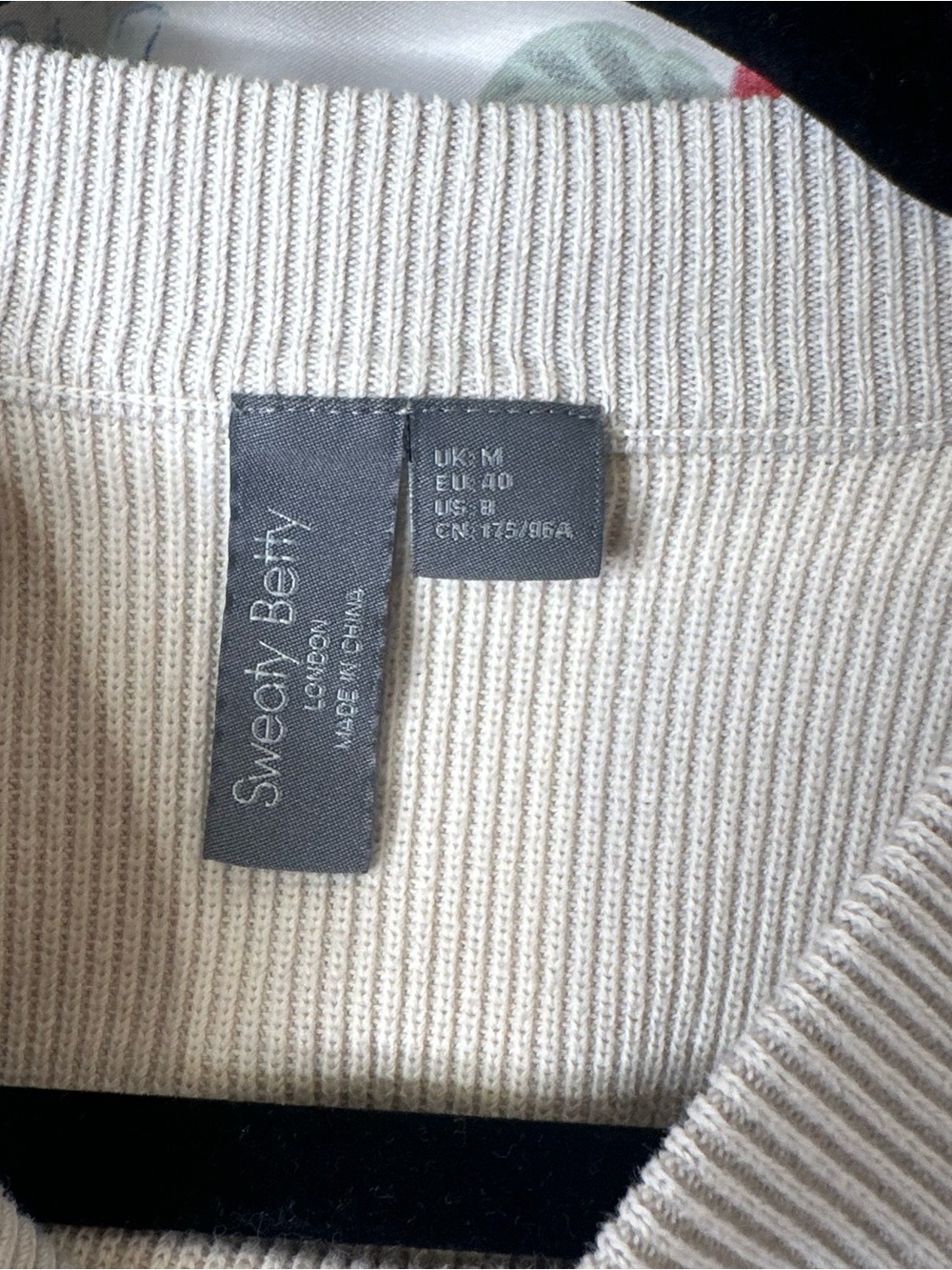 SWEATY BETTY Cream Crewneck Sweater with Light Gray Ruched Sleeves - Picture 4 of 5